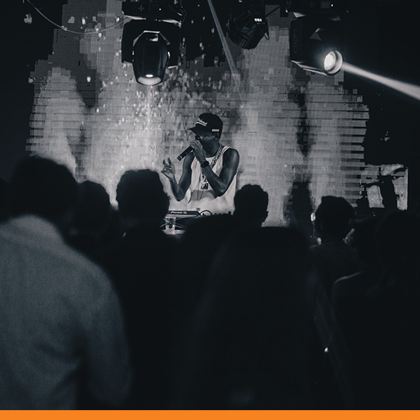 gabaritoeforma's tweet photo. O Dj está muito louco e mandou avisar: Vem com a Gabarito e Forma 😎

#GabaritoEForma #Formatura #Kalango #Eventos #FestadeGala #ColacaodeGrau #ReinventandoFormaturas #RJ #Festa https://t.co/mxMh48sjIg