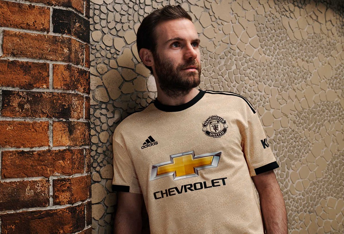 1soccerstore's tweet photo. IF YOU STAND OUT. The new @adidassoccer  @ManUtd  2019/20 Away Jersey takes inspiration from the mosaics that color the streets of Manchester’s creative district. Shop now at https://t.co/QLGkgGeyi7! #DareToCreate https://t.co/vfyDn6kb4o
