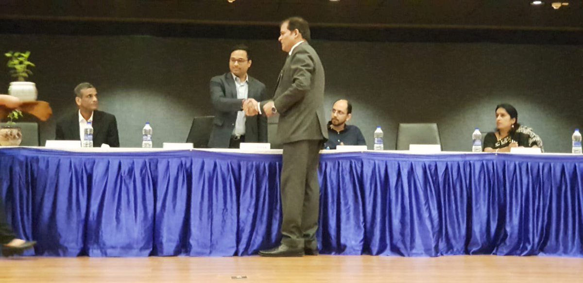 SmartworksInd's tweet photo. Our co-founder @harsh_binani sharing his thoughts with @amityuni students on Industry expectations from young managers.

#newbatchorientationprogram #ceoforum #smartworks #coworking #coworkingspace #coworkinglife https://t.co/FHdWAhpAOR