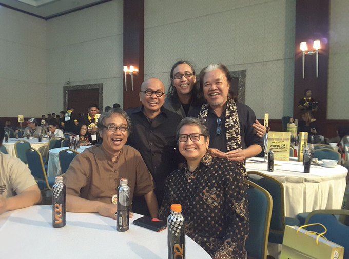 View image on Twitter