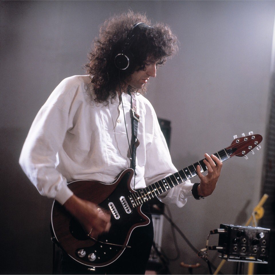 Happy 72nd Birthday the one & only Guitar legend Brian May! 