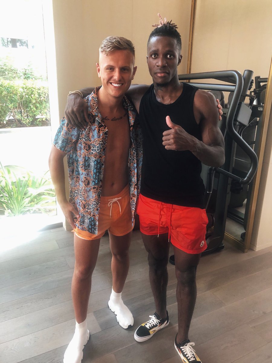 Bumping into Wilfreid Zaha in the gym, he agrees West Ham are building a decent team 👀 but no I don’t think he’ll be joining us...