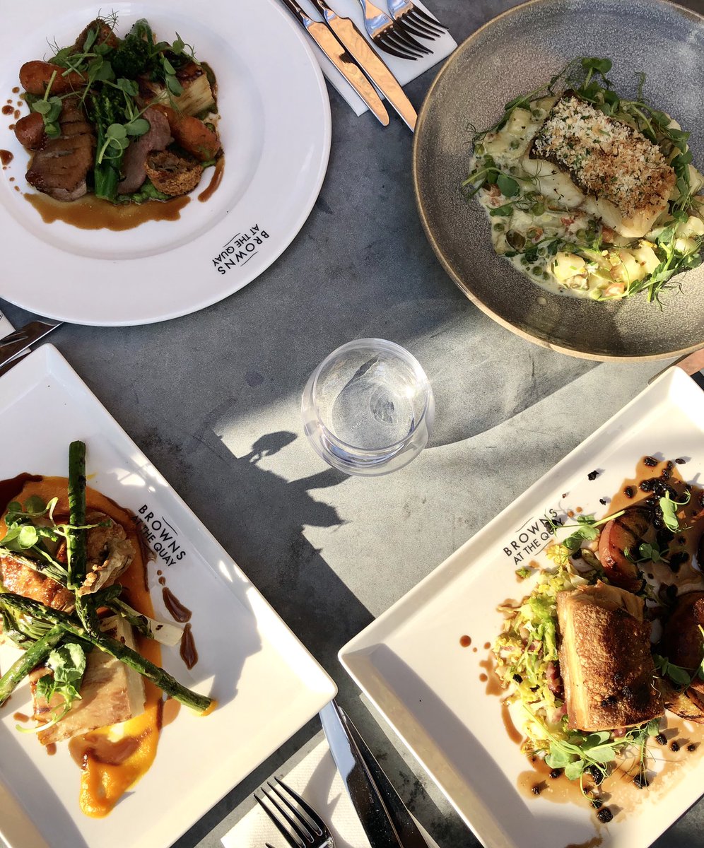 Still no plans this evening? Why not give our new £32 bottomless Prosecco menu a try! 
Indulge in some new tasty dishes whilst drinking unlimited white, red, rośe or Prosecco. 
Contact us on 01905 25800 or through our website to book a table.