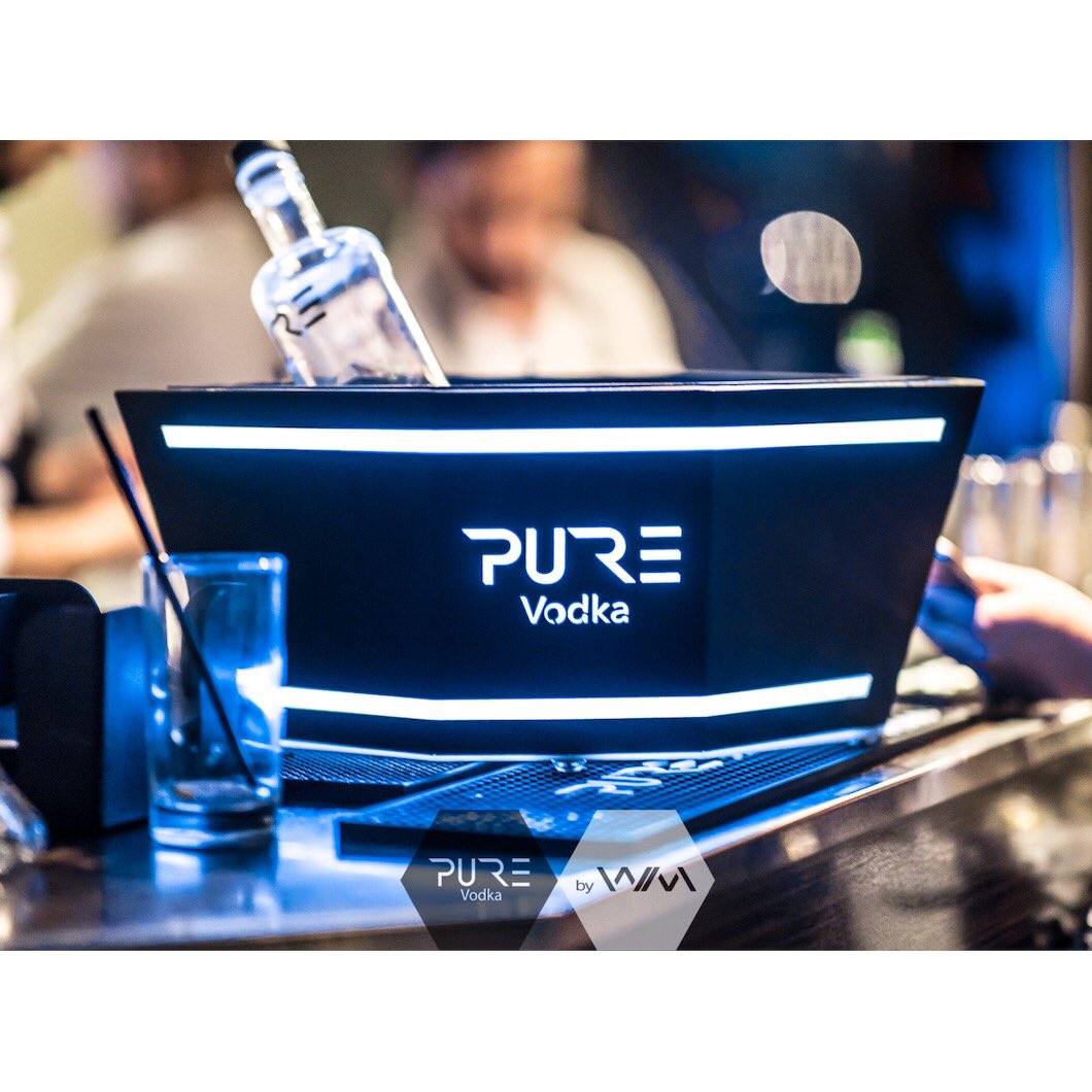 pure_wm's tweet photo. Here are a few of our favourite photos from PURE EXPERIENCE: 001 - our boat party on the River Thames.
Full album is available on the website. Link in bio.
#PURE #PVNM #PUREvodka #Vodka #PUREEXPERIENCE #RiverThames #London #TowerBridge #Erasmus https://t.co/qbyp2mdKBR