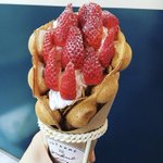 イチゴとワッフルの組み合わせが最強？大阪で食べられる「いちごアルプス」!