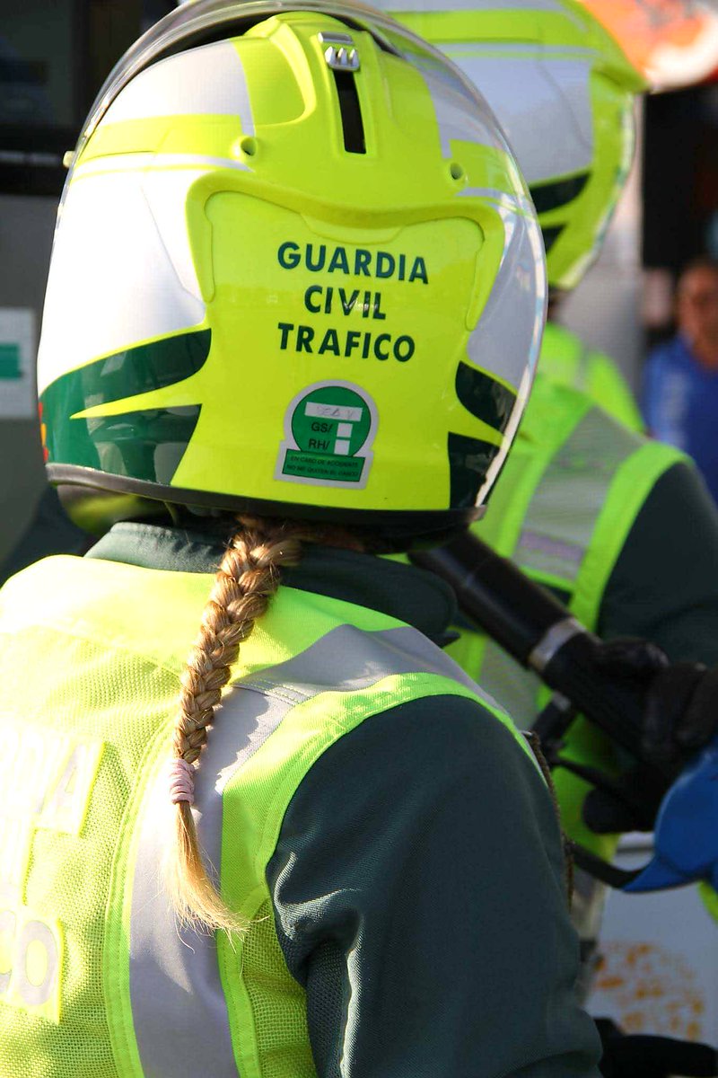 Hace 30 años las mujeres ingresaron en la Guardia Civil, aquello fue una novedad que paso pronto.
Hoy estan en muchas de nuestras Especialidades:
#AgrupacionTrafico
#ServicioCinologico
#SeguridadCiudadana
#ServicioAereo
#GRS
#UCO
... y tantas otras

#TreintaAñosPatrullandoJuntos