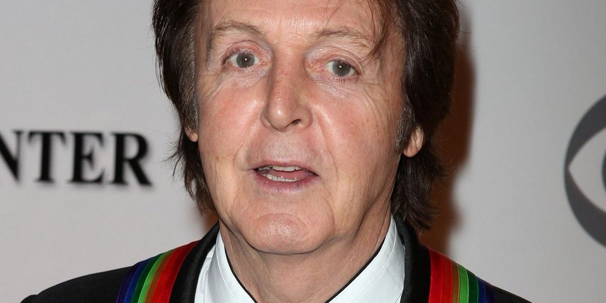 BWWSpain's tweet photo. .@PaulMcCartney está trabajando en la versión musical de ¡Qué Bello Es Vivir! (It' a Wonderful Life) #StageVersion https://t.co/uZNqvtz7Ru https://t.co/XSr8Uxw24m
