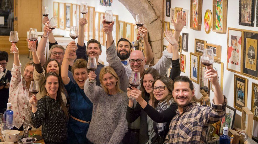 #event #Barcelonatonigh #winetasting 
White, rosé, sparkling or red  - let's taste &amp; find the perfect summer match❗🍇
➡️ Presentation of wines with the Best Sumner mood
📍El Suro Wine Bar, Casanova 110
🗓️ Fr. July 19 &amp; Thu., July 25

✅Get 20% discount on each bottle you'll take