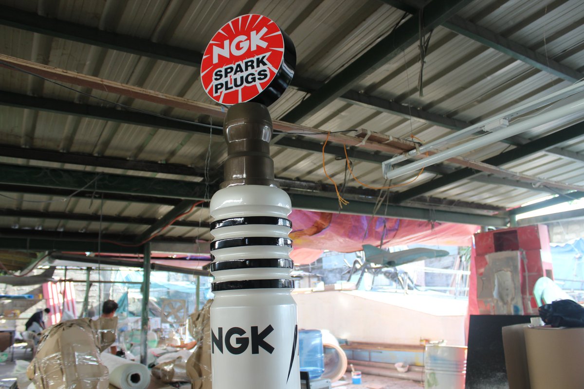 modelworkdirect's tweet image. LARGE NGK Spark Plug Display Built from Resin, Wood, Metal and more.  Over 5 foot tall and crafted by Master Artisans by Modelworks. Handmade!  #CustomHandmadeModel  #Modelworks