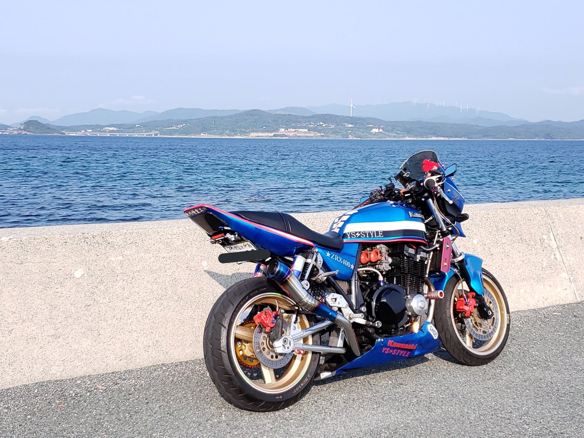 そういえば ZRX乗り始めて1年と1週間が経ちました😎😎 1年間で納車時の