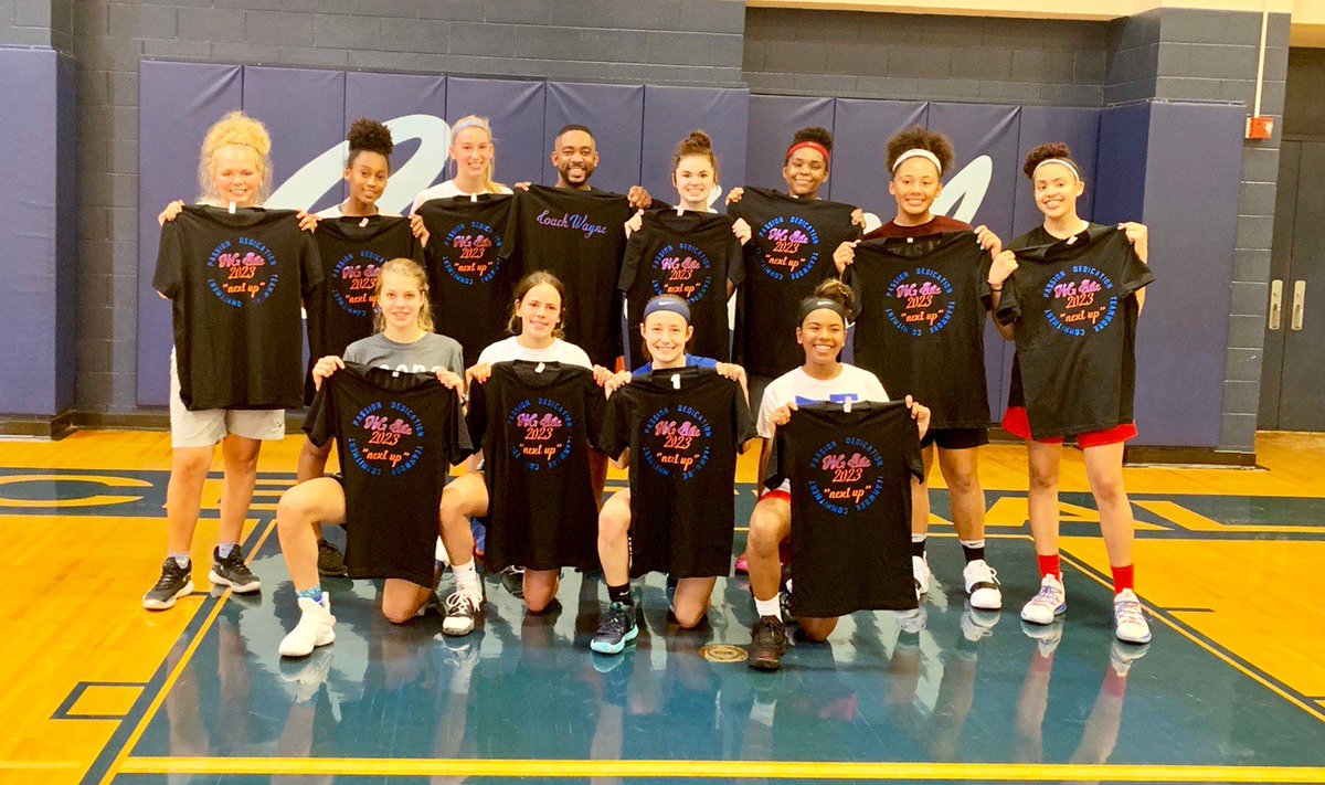 HigherGoalsHoop's tweet photo. HG on 3, Family on 6! 

We don't just SAY that, we MEAN it! 

@GreenWaveWBB Commit @kenzi__carter gifted her lil sisters (HG Elite 2023) with SUPER DOPE tshirts last night. 

Passed the torch at her last practice for sure! HG Elite 2023 is definitely "Next Up"

#HGPROUD 💙🧡 https://t.co/u6DNTzEc6r