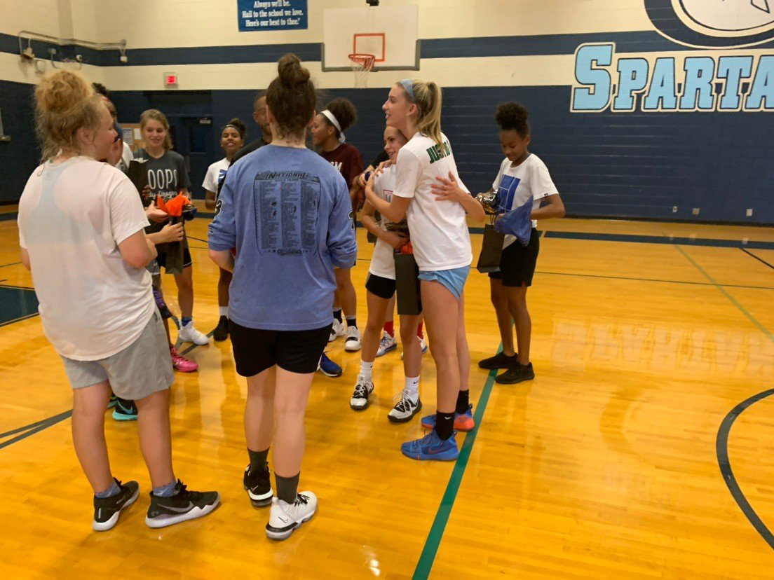 HigherGoalsHoop's tweet photo. HG on 3, Family on 6! 

We don't just SAY that, we MEAN it! 

@GreenWaveWBB Commit @kenzi__carter gifted her lil sisters (HG Elite 2023) with SUPER DOPE tshirts last night. 

Passed the torch at her last practice for sure! HG Elite 2023 is definitely "Next Up"

#HGPROUD 💙🧡 https://t.co/u6DNTzEc6r