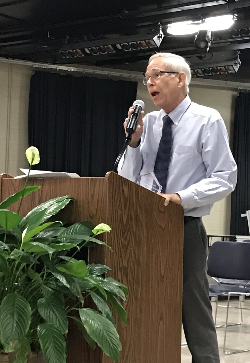 LHSWildcatsLex1's tweet image. FLASHBACK FRIDAY ⚡️SIC established the Melissa Rawl Circle of Compassion Award to recognize someone who exemplifies outstanding service above self who has a positive impact on the community. This award was presented to Mr. Larry James! @MelissaRawl @LHSWildcatsLex1 #LexGoCats