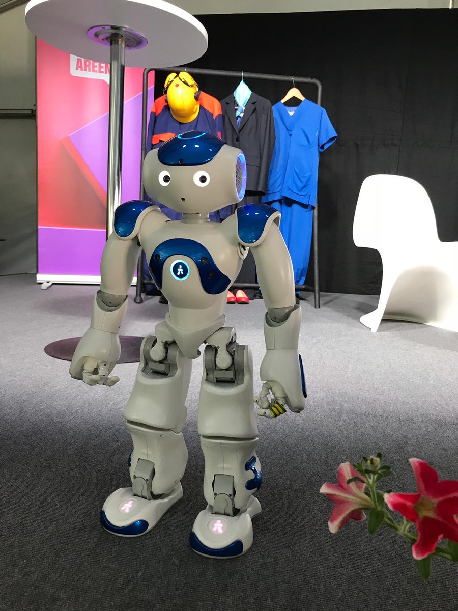 <a href="/Titus_robotti/">Titus</a> ja @Penzuh heittivät tänään yllätyskeikan <a href="/SuomiAreena/">SuomiAreena</a> ssa. Mielettömät nopean toiminnan joukot riensivät apuun, kun tuli pari muuttujaa! Kiitos @RoboAI2, @sataeduKrista, @Mirametsal ja @MillaPalkimo