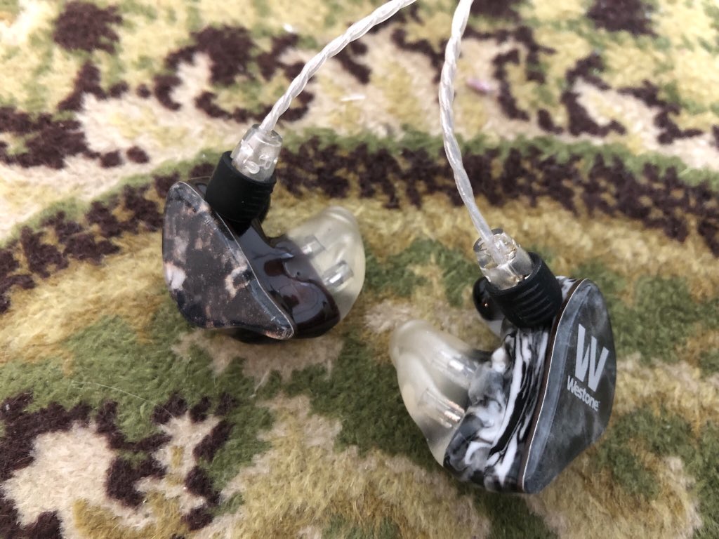 takanameko2's tweet photo. 最近、WST-ES80の低音のブリブリが出てきてニヤニヤが止まらない(笑)
最初は低音弱いなと思ってたんだが、ドライバーが安定するのに時間がかかったんだね
#Westone
#ES80
#CIEM https://t.co/q8iuDDBuko