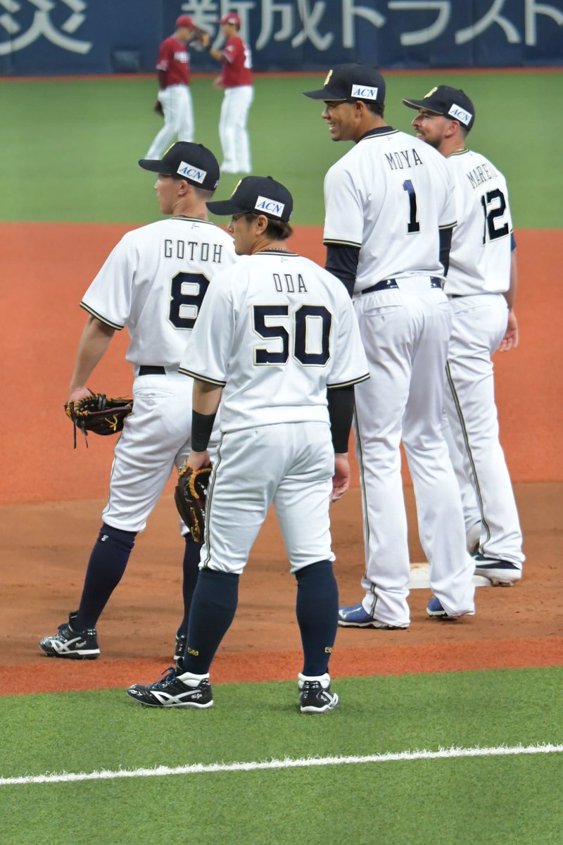 さき Twitter પર 19 07 17 おっきいトリオに混ざる筋肉と 大渋滞のミーアキャット的な オリックスバファローズ モヤ 選手 マレーロ 選手 杉本祐太郎 選手 小田裕也 選手 後藤駿太 選手