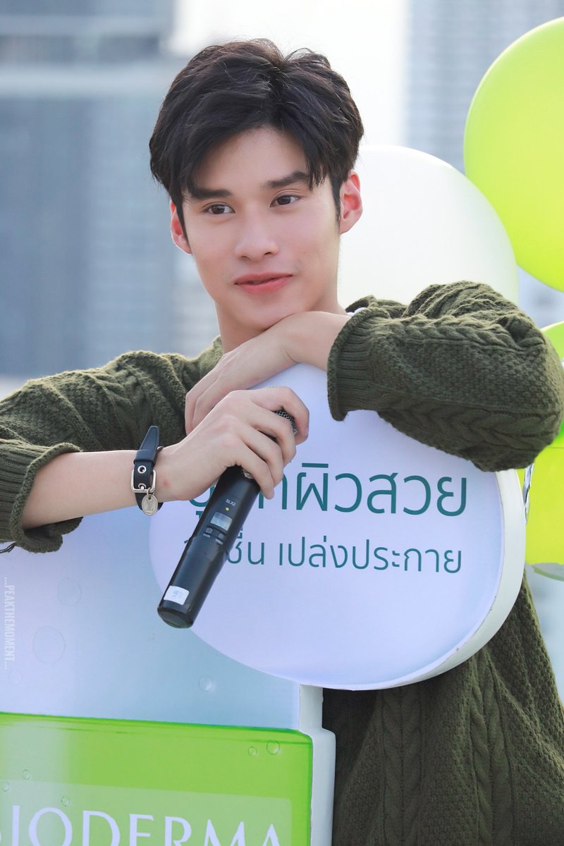 PeakTheMoment's tweet photo. โง้ยยยยยน้องน่ารักมาก ไม่ต้องกอดป้ายก็ได้กอดคนข้างๆเอา👌😝
@peakpeemapol
#peakpeemapol
#boompeak
#NewMeSebium #BiodermaThailand https://t.co/xc3Kd0PaWM