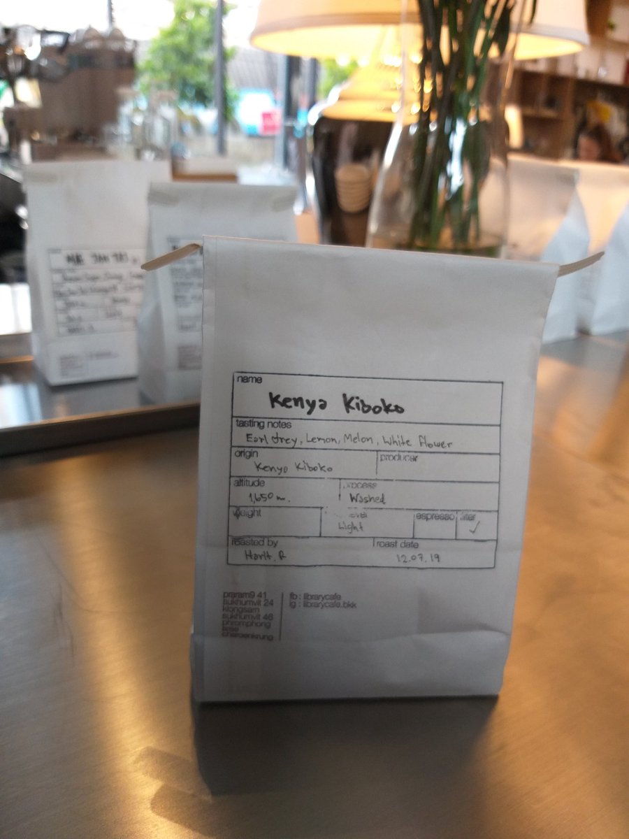 wmekloy's tweet photo. วงการ single origin เข้าแล้วน่าจะออกยากนะ ถูกปากเหลือเกิน #coffee #happeninglibrary #dadfa https://t.co/VuJnq5ezhD