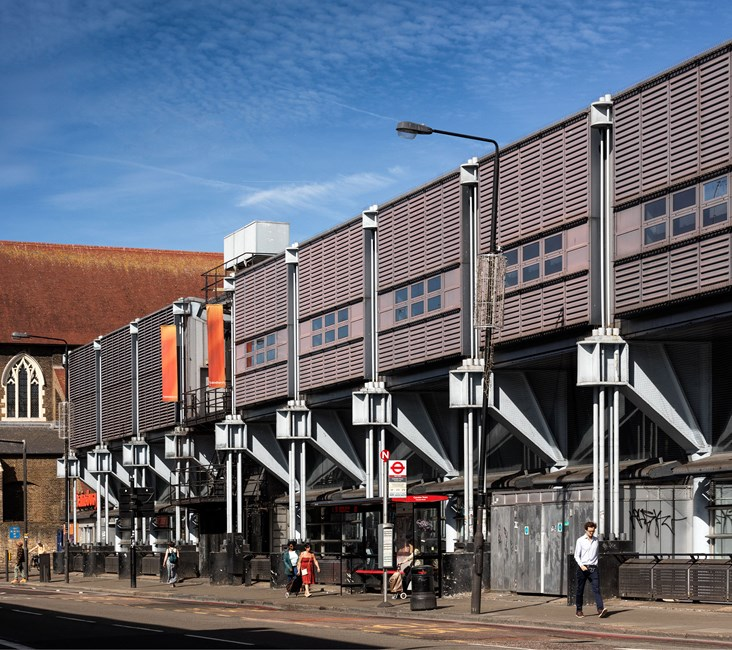 Newly Listed at Grade II: <a href="/sainsburys/">Sainsbury's</a> on Camden Road is the first purpose-built supermarket to be added to the List 

Built to designs by <a href="/GrimshawArch/">Grimshaw Architects</a> it is an excellent example of High Tech architecture

bit.ly/2LvPnFg