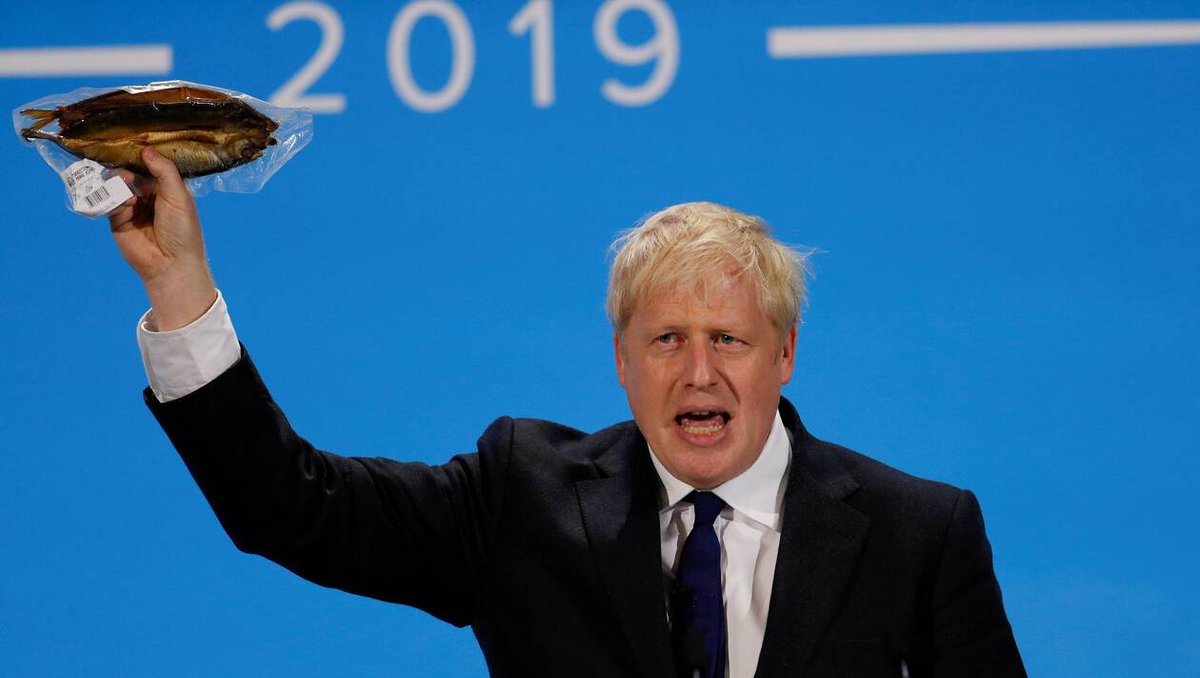 Aspeniaonline's tweet photo. "La UE tormenta i pescatori inglesi con regole assurde sull'impacchettatura!" - ha tuonato Boris Johnson in un comizio sventolando un'#aringa.
(La UE ha puntualizzato che si tratta di una regola britannica).
Qui 2 report sul probabile nuovo premier UK: https://t.co/kXEkMAlVAy https://t.co/1qEXJdbL6E