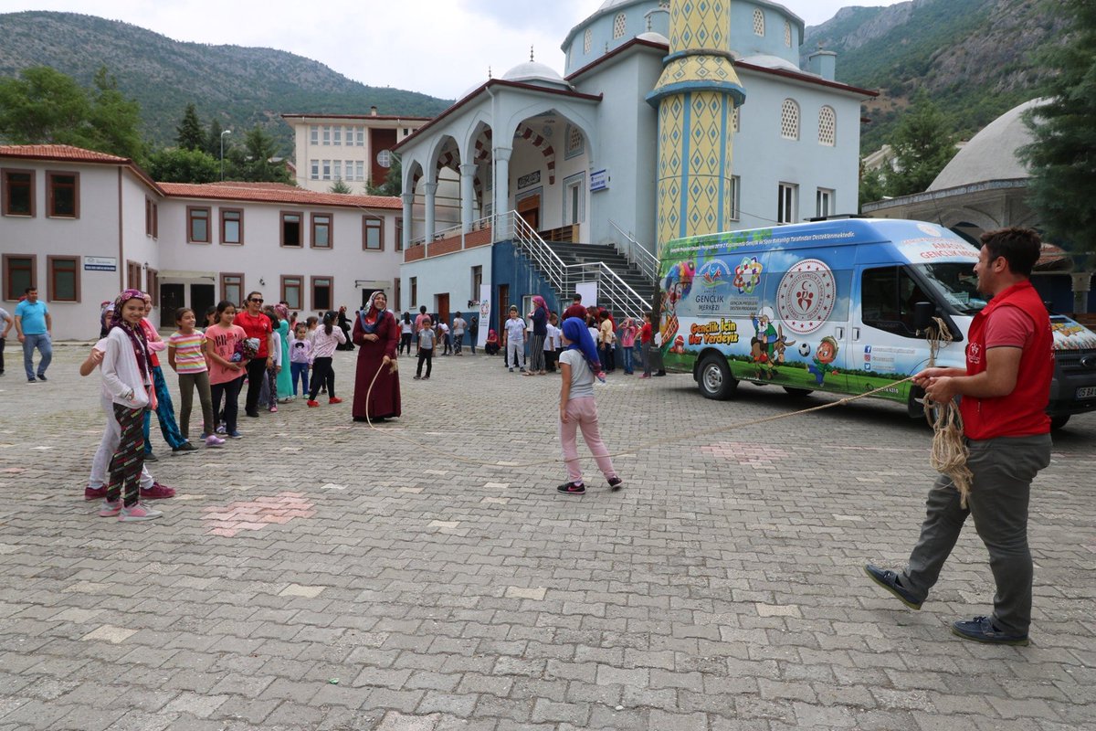 “GENÇLİK İÇİN HER YERDEYİZ” Amasya Mobil Gençlik Merkezi Projemizin 23. Durağı Amasya Kirazlıdere Camii oldu.
#GSBGM 
#GSBAmasyaGençlikMerkezi
#GençlikİçinHerYerdeyiz
#MobilGençlikMerkezi
#MerkezimdeBuYaz
#GönüllülükYılı2019
#AmasyaGençlikMerkeziGençlikveSporKulübü