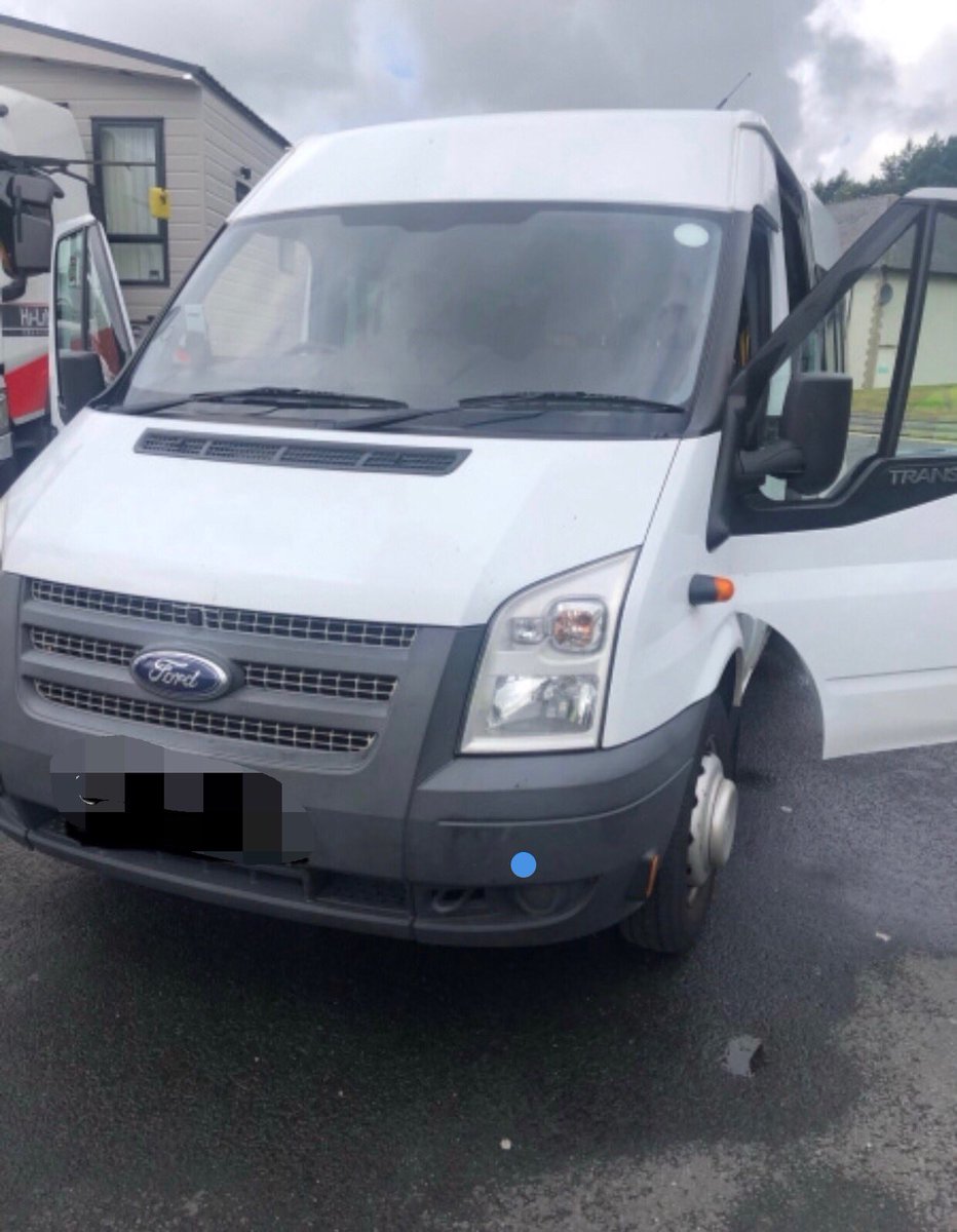 DVSAEnforcement's tweet photo. check at ☀️ #M6 #BurtonServices
1 x #HGV 750 kg overload🚛
1 x #LightGoodsVehicle 2300 kg overloaded 🚚(74%)
1 x #PSV No #DriversLicence, no #OperatorsLicence, no #Tachograph, no #DriverCPC and Immediate #PG9 for obstructing a passenger door 🚌 (1/2) https://t.co/qPS7MyuSsU