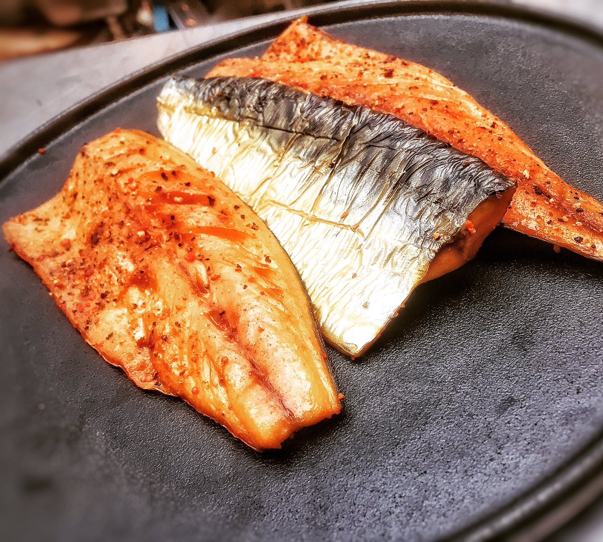 patxef's tweet photo. -. Nuestro pescadero ahúma en su casa caballa para nuestros desayunos🐟
#productolocal #brødreneberggren #farrisbad #norway #localproduct #fishlover #patxichef #borntocook #breakfast #onfire #makrell #ilovefish #bestproducts #vascosporelmundo https://t.co/TwNi2OIQuK