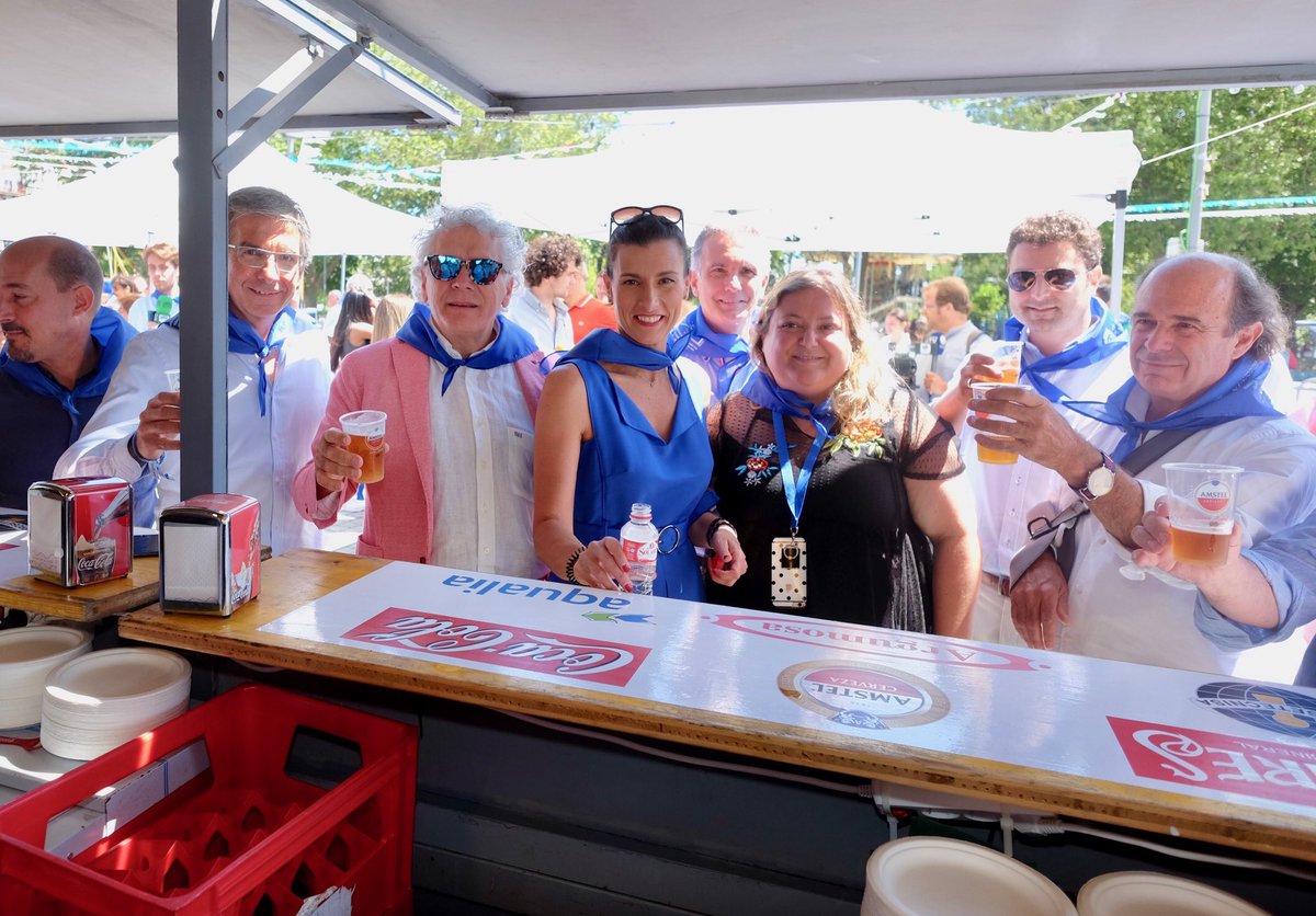 gemaigual's tweet photo. 👏🏻Ya está inaugurada la Feria de Día de #Santander, con 35 casetas, en cinco zonas de la ciudad. 
💙Os invitamos a disfrutar de su ambiente y sus propuestas gastronómicas durante toda la Semana Grande. 
Y os recuerdo que esta tarde, os esperamos en la Plaza del Ayuntamiento 🎇 https://t.co/Qq7bYIVjC4