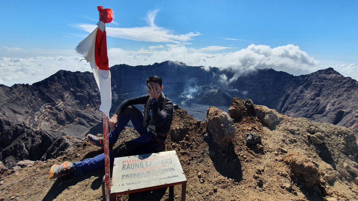 Tahniah semua 5 orang dari 🇲🇾 dan 2 orang dari 🇲🇨 💪💪

#ThisIsRaung #vikingdomoutdoorclub #puncaksejati #raung #indonesiatrip #ogietravel #paksugeng