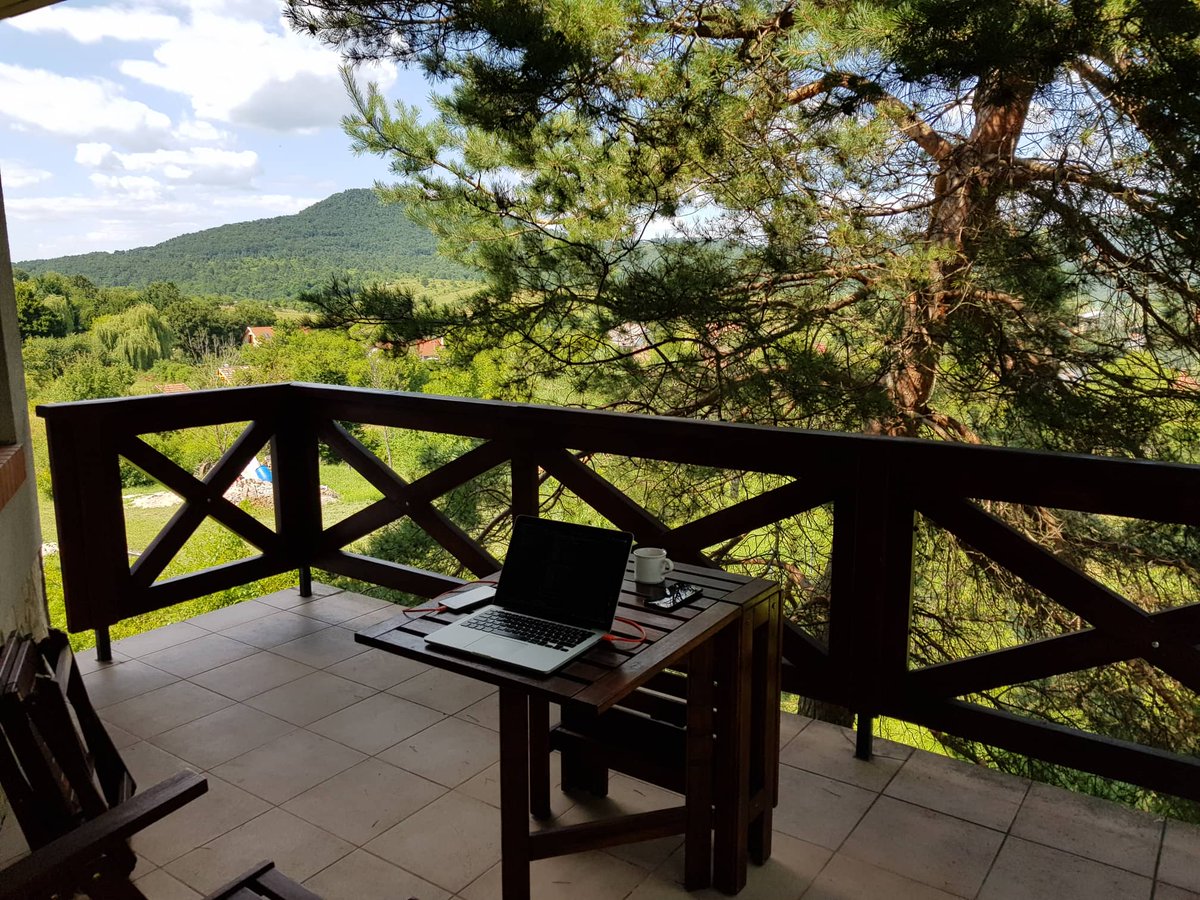 hhgabor's tweet photo. This is my new office 💻🌄
#homeoffice #nature #coding https://t.co/hzI9BvrZ8S