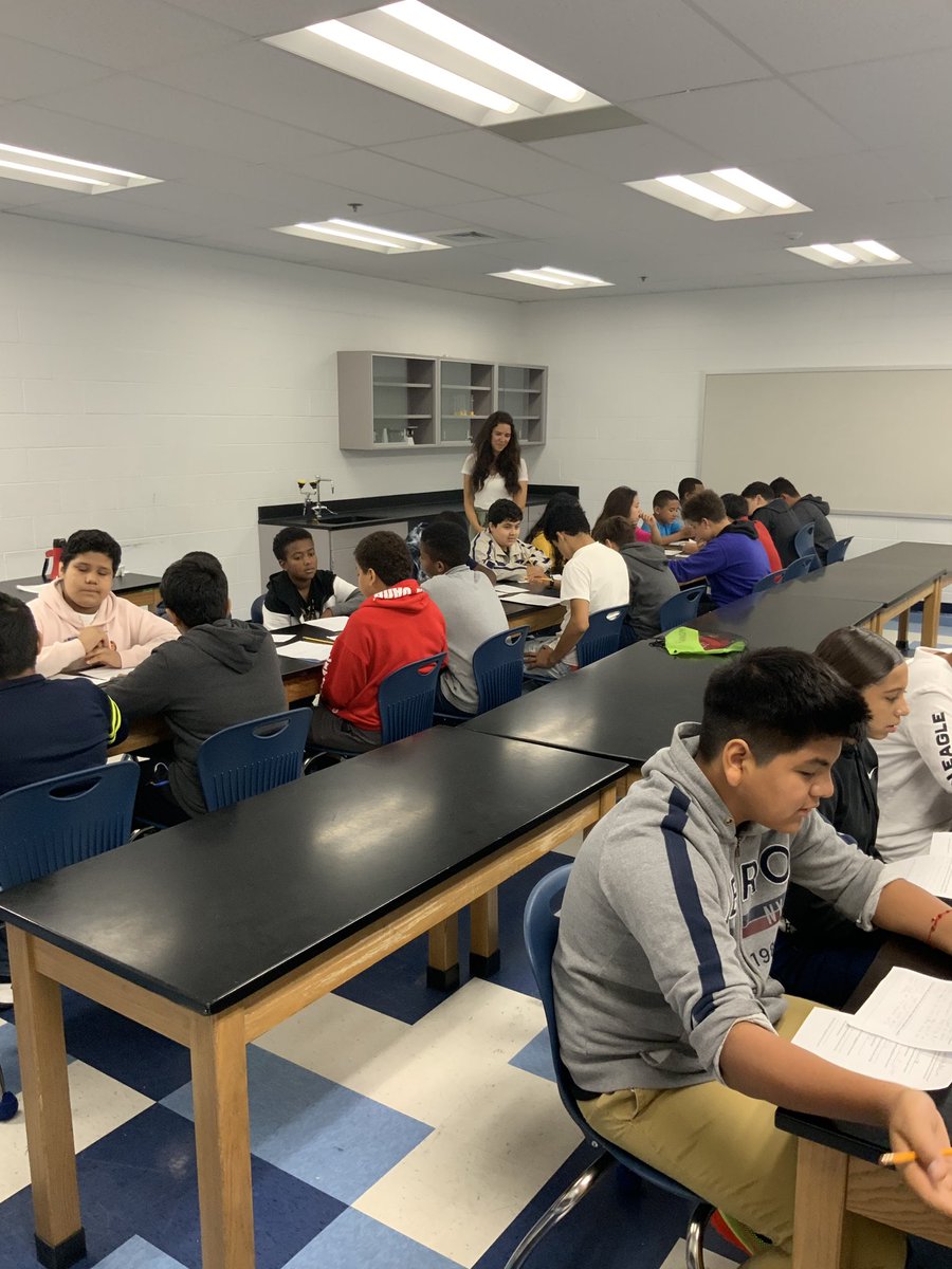 beemer_ed's tweet image. Mrs. Genest and Ms. Centini hosting a book talk with their Grade 7 and Grade 6 Language Arts classes. The kids were excited and got to hear about a lot of different books. So exciting to hear kids talk about reading!
#LRMSsummerschool #PWCSsummerschool