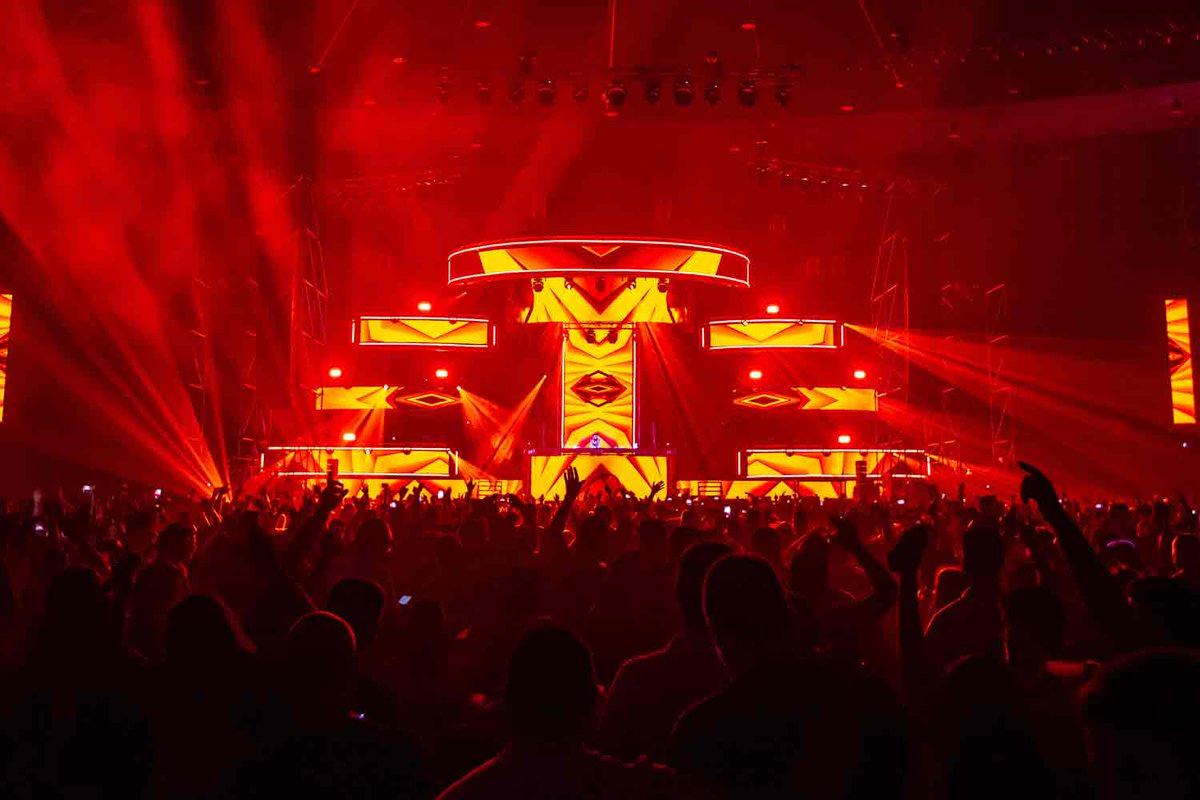 StonexSL's tweet image. Love the Tuentis ⚡⚡️️ 
#SharpyPLUS y #AledaBEYE @ClayPakyNews 
#GrandMA3 #GrandMA2 @MALighting 
Diseño Pixelmap Studios 
Eduardo Valderde Juan Manuel Lázaro 
Material de @Fluge_AV 

Más información en la web de #fluge ow.ly/rHBJ50v5Jz8