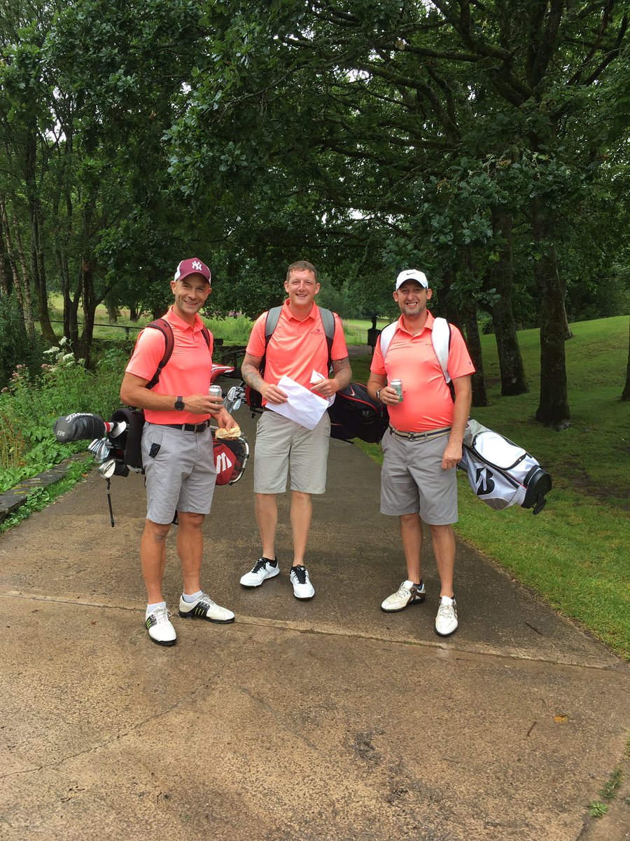 KatyKatyedwards's tweet image. Rain has stopped just in time for @alzheimerssoc charity day @BrynMeadows sponsored by @Heineken #charity #raisingmoney #fun #chippingchallenge