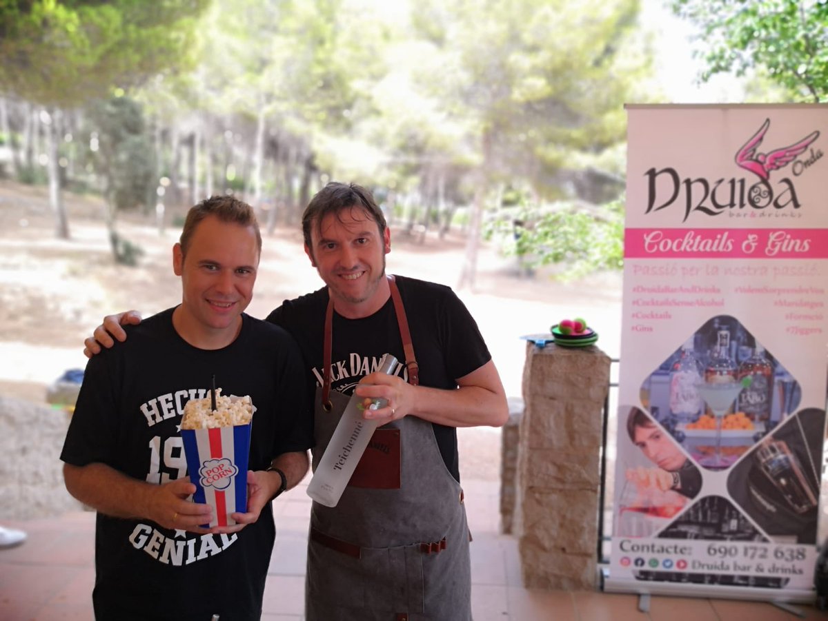CocktailAndGin's tweet photo. Increíble paraje para un evento, increíble gente para darlo, increíble Toni por merecerlo.
#CumpleSorpresa #Toni40SientanDeLujo #CateringCocteleria #Cocktail #Coctel #GinAndTonic #CastellónSeAgita #7Jiggers #RedRabbit  #Teichenné #Schweppes #ParajeNaturalDelSalvador #Onda https://t.co/LcA9zWZXby