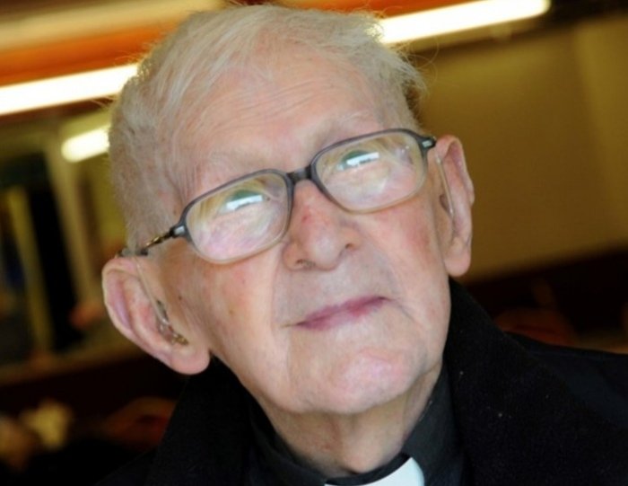 ChrisSynDD's tweet image. Two years since the death of Fr Tom Kennedy, the superb parish priest of Haydock for 43 years. He never retired, dying in post at 101. He celebrated a daily Mass and three on Sundays. That's really winning the marathon.  #TrueCommitment #Ministry. #priesthood #respect
