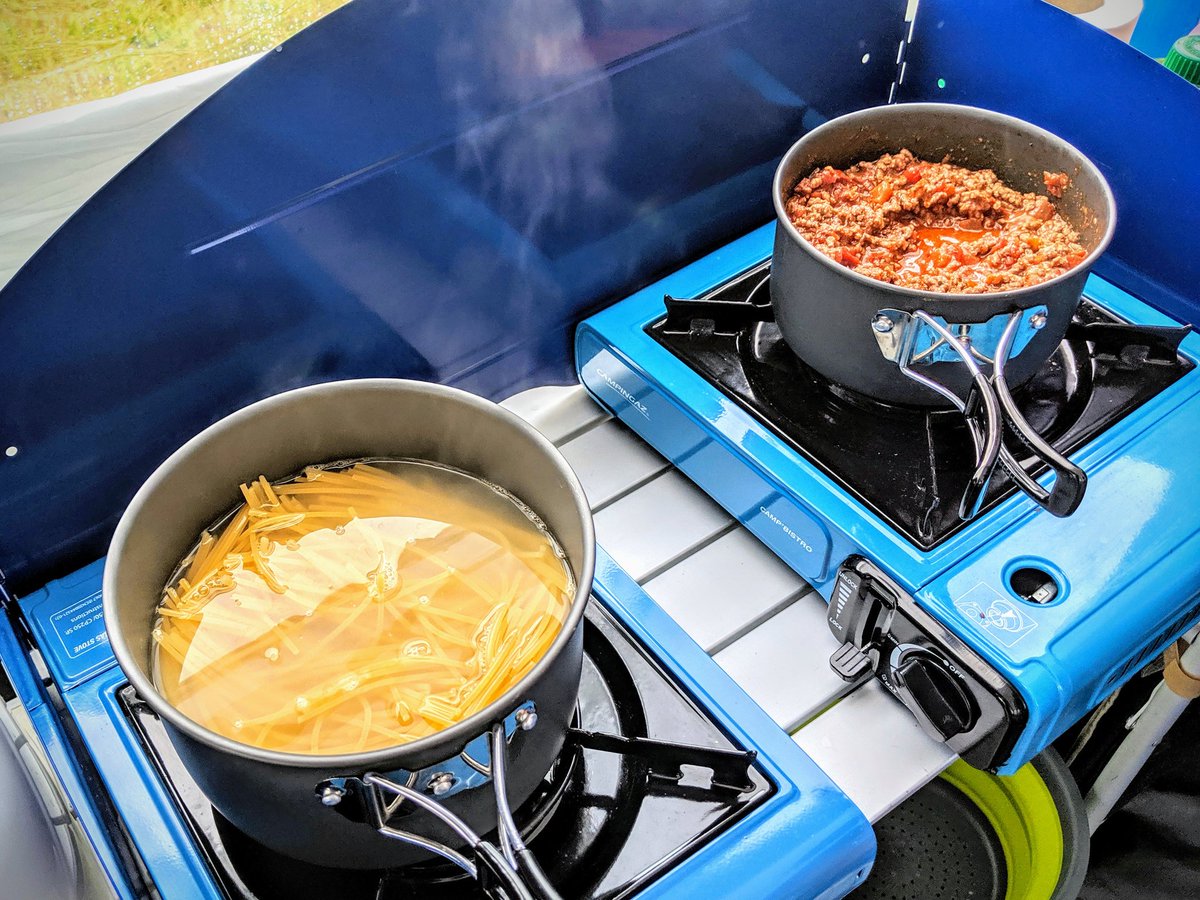 Both stoves commandeered into action tonight! Love a good bolognese.