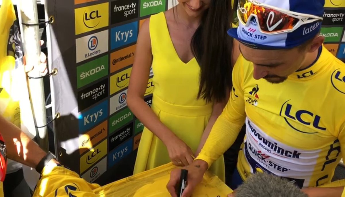 RT &amp; follow to win a Yellow Jersey signed by <a href="/alafpolak1/">Julian Alaphilippe Officiel</a> with <a href="/lecoqsportif/">le coq sportif</a>.
RT &amp; follow pour tenter de gagner un <a href="/MaillotjauneLCL/">Maillot Jaune LCL</a> signé par <a href="/alafpolak1/">Julian Alaphilippe Officiel</a> avec <a href="/lecoqsportif/">le coq sportif</a>.

#TDF2019