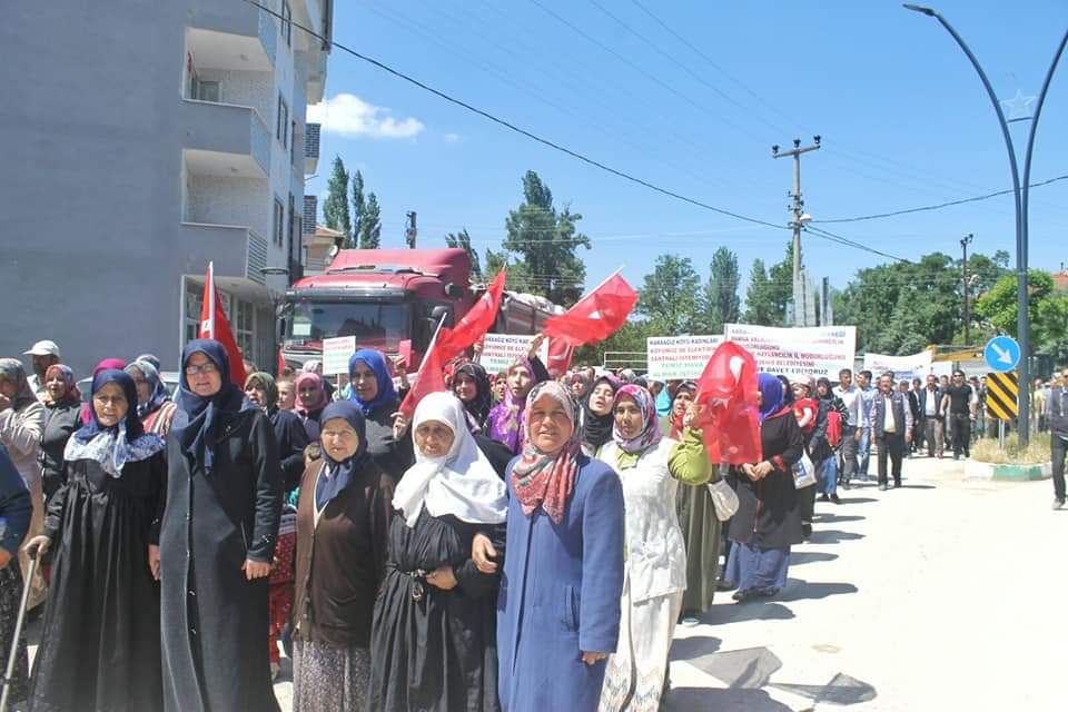 kaagiz's tweet photo. #karaagiz köyünün bekledigi karar cikti üçünçü davayi da kazandik ruhsat iptal edildi. 😀😀💪💪💪 annelerimizin ve cocuklarimizin emekleri karsiligini yargida buldu 😀😀 https://t.co/rCfC4vl5bZ