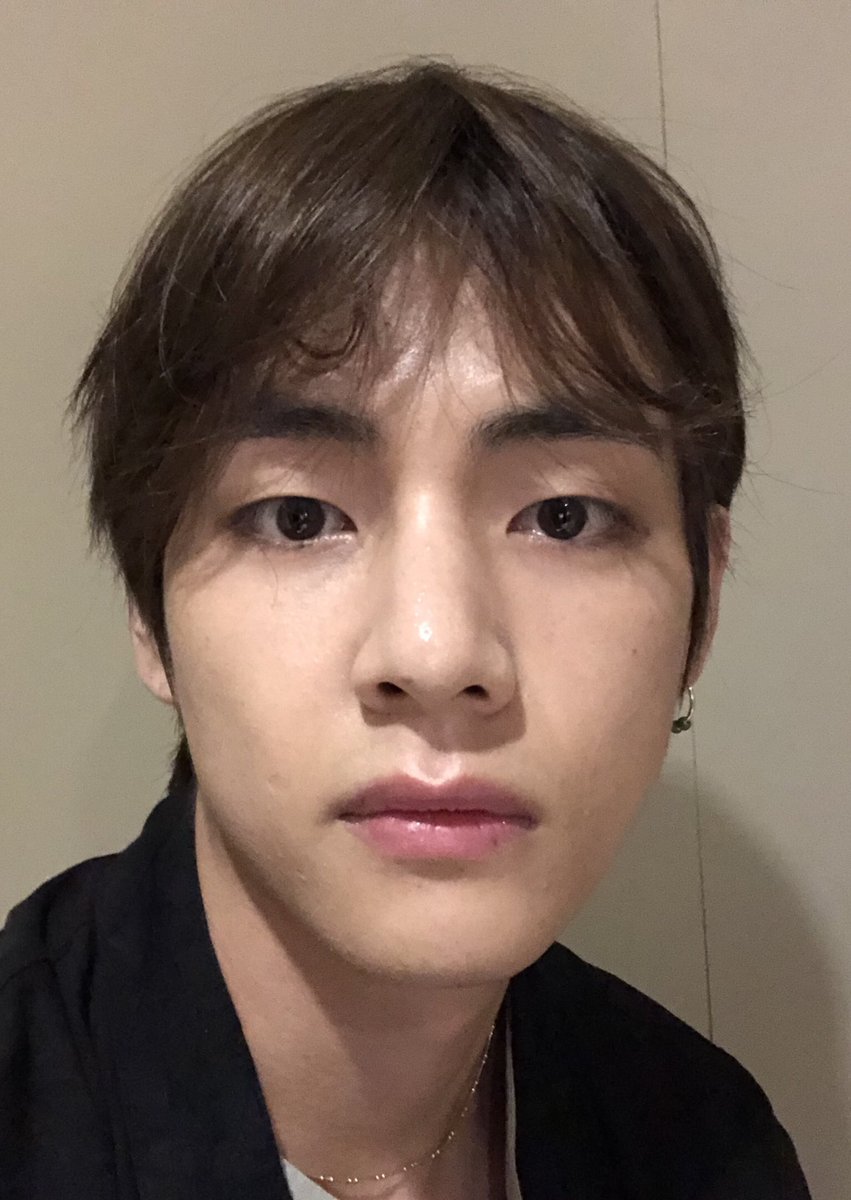 JE0NJKr's tweet photo. 간만에 디오니소스나 춤춰볼까?
#나 #김태형 #뷔 #V #OldChallenge #BTS #ARMY https://t.co/zJ88oLGp8K