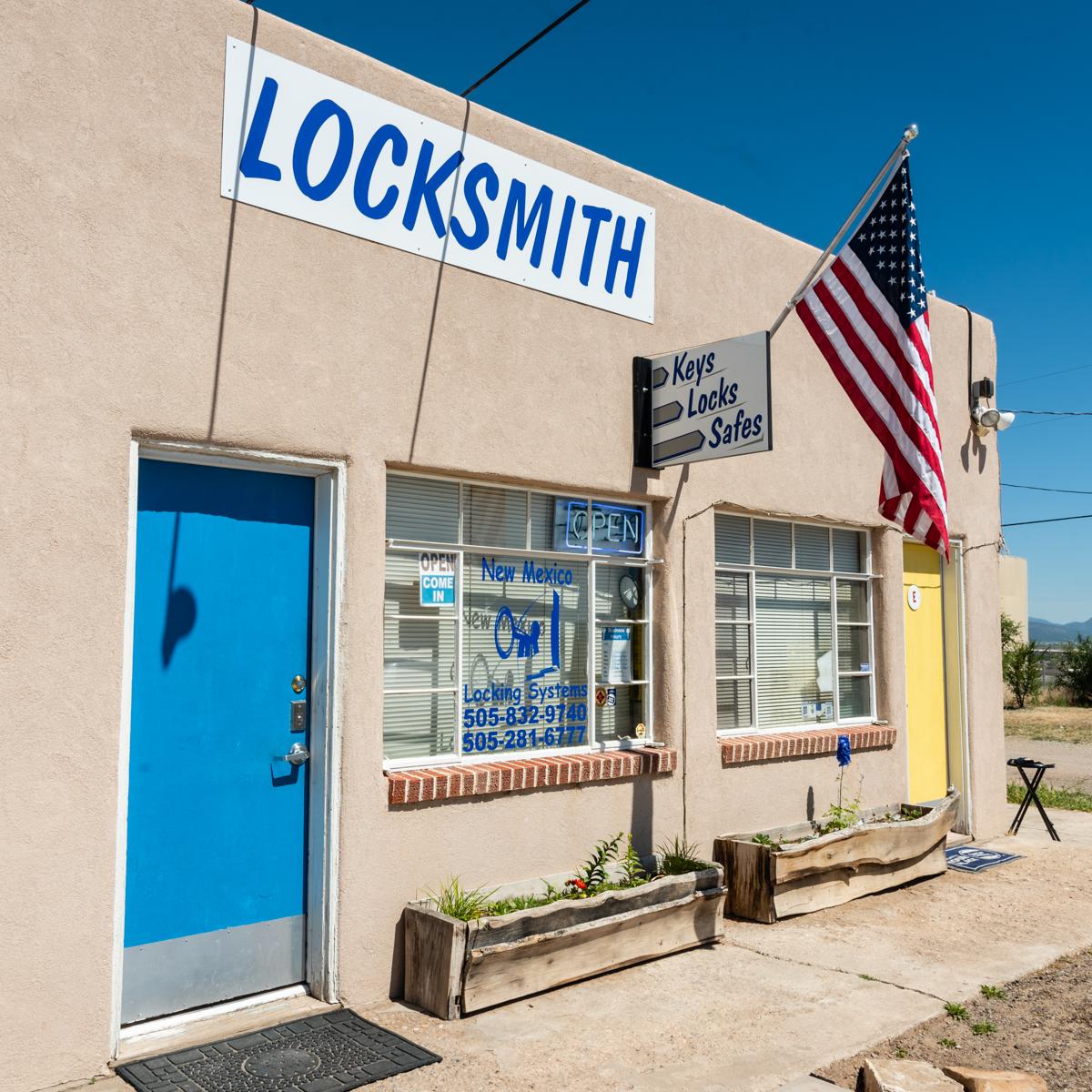 Locksmith7777's tweet image. Leave your lock problems at the door.