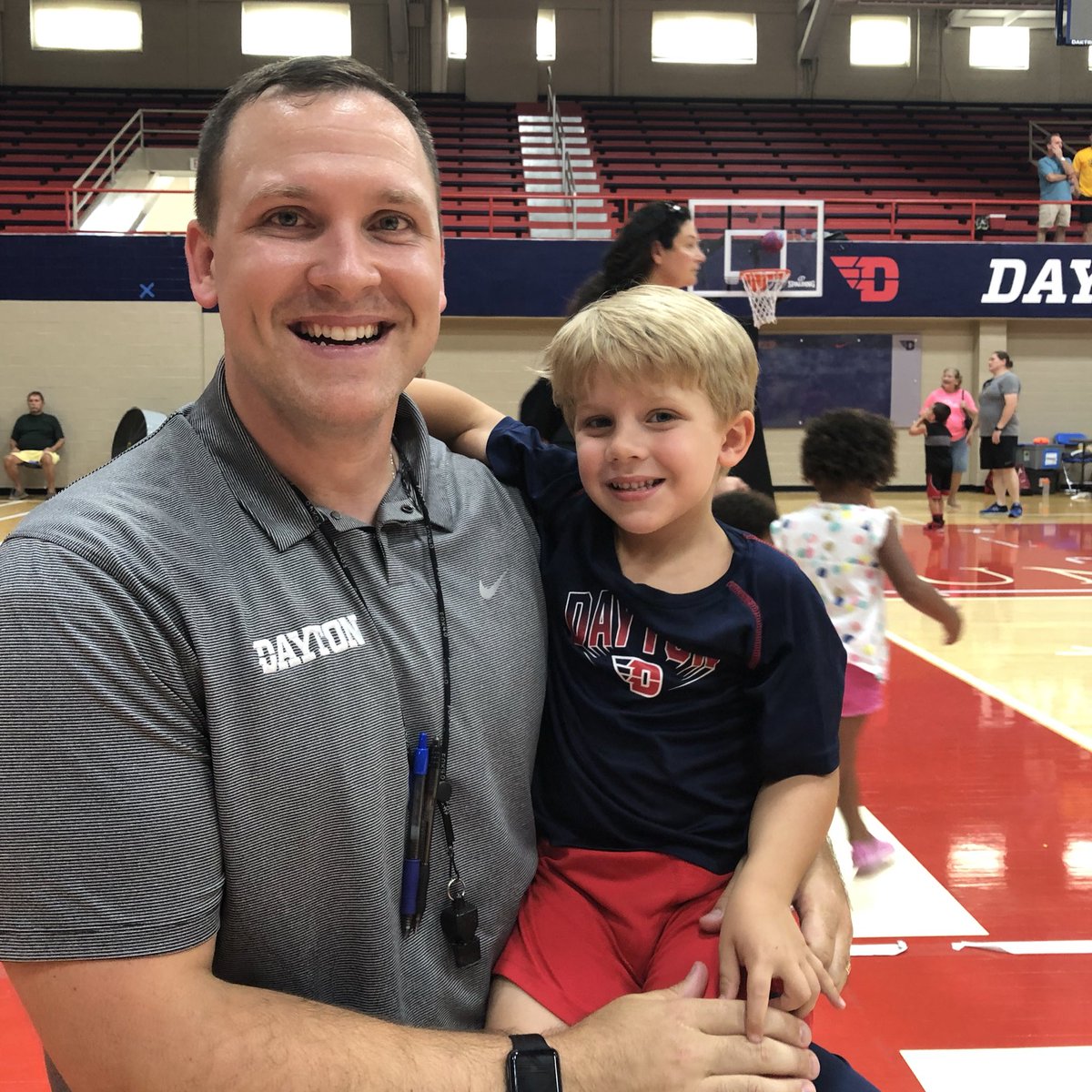 BenjaminofBoro's tweet photo. Thanks for a great day of @DaytonMBB camp, Uncle @coachafarrell! ⛹️‍♂️ 

And thanks for helping me dunk, @otoppin1. 🏀 https://t.co/CfS602irBY
