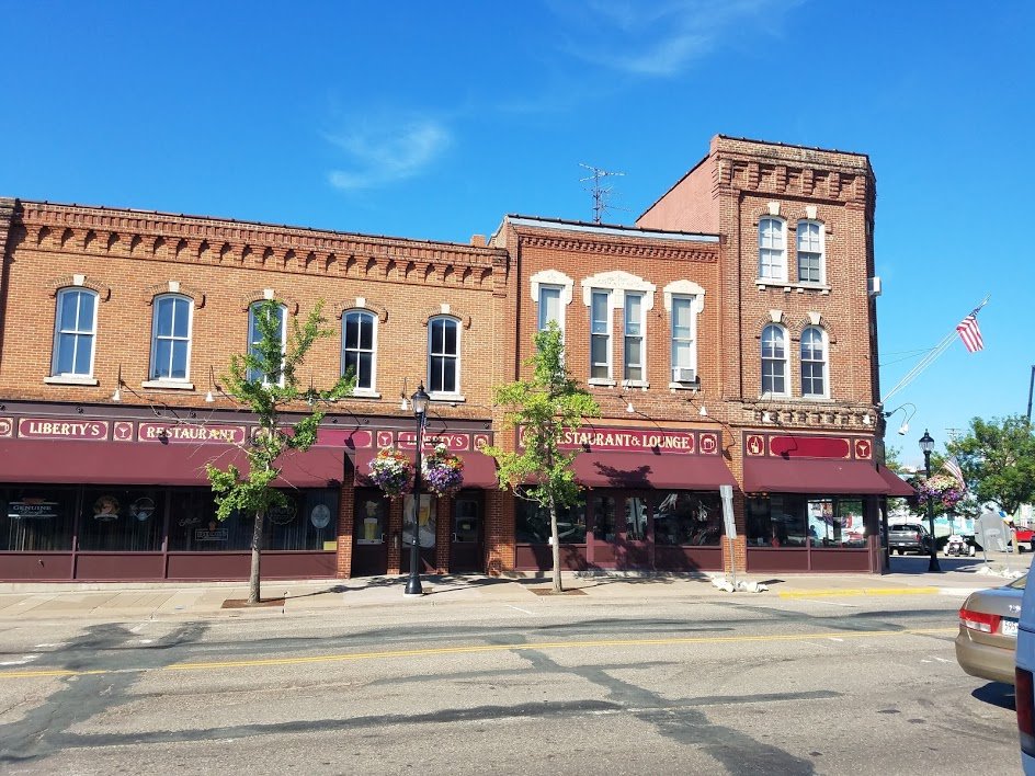 VerdeLucha's tweet photo. On my trip to Minnesota, I moonsault-ed off the Barn Bluff to scare the bejesus out of the Loons! and landed right outside Liberty's for Bloodies #AustinFC #MNFC #LuchaVerde #RedWing #Libertys #BarnBluff https://t.co/ULn53AlsGr