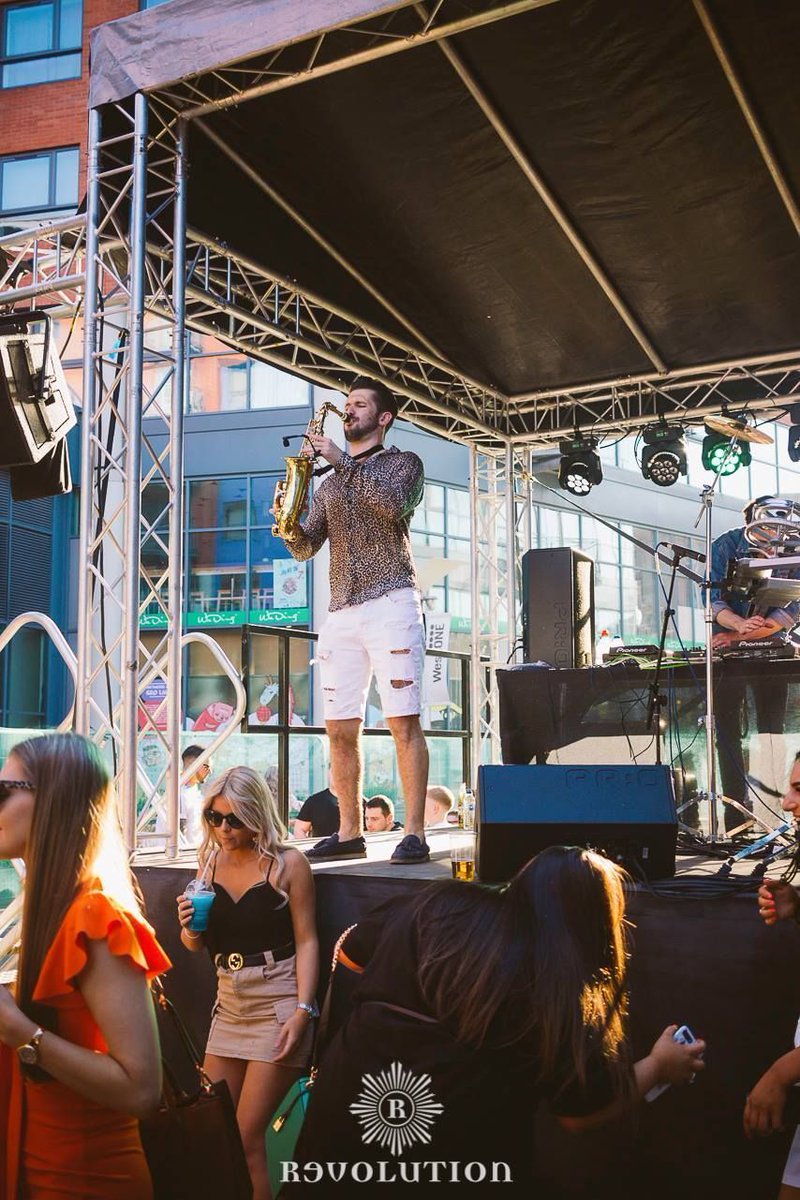 We love a courtyard party! 🎷🔥☀️@mattsaxxuk @revolutionsheffield #viralmusicuk #sheffield #courtyard #summer #bankholiday #mattsaxxuk #revolutionsheffield