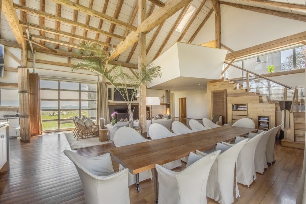BEACHamptons's tweet photo. These three Hamptons rental properties from creative talents by the likes of @ElieTahari , #RichardAvedon, and #NormanJaffe, are available for a glimpse of hamlet glamour this summer #BeachMagazine #Hamptons https://t.co/y6gLzFY73J https://t.co/AtCMIG7Ixr