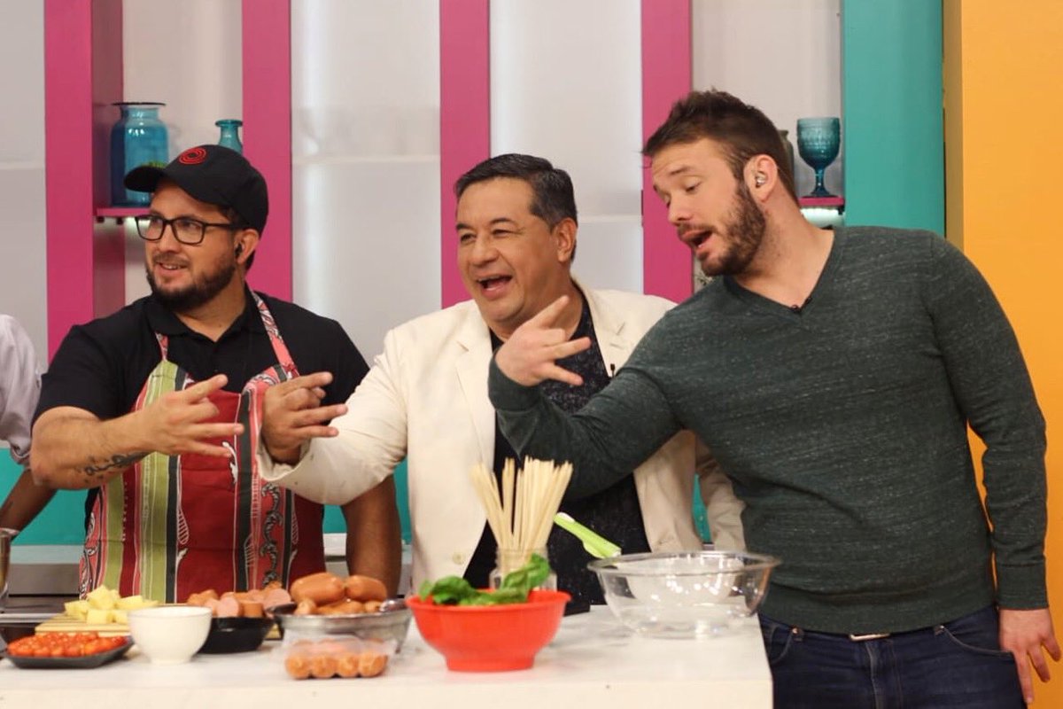 Enfiestatepy's tweet photo. 🤩 Estuvimos en #LaMañanaDeCadaDia por el @sntcanal9 📺🙌 Invitando a que mañana toda la gente se sume a la gran fiesta de #ENFIESTATE 🎉 en la @expomariano2019 😁 https://t.co/u0xQYBGRg4