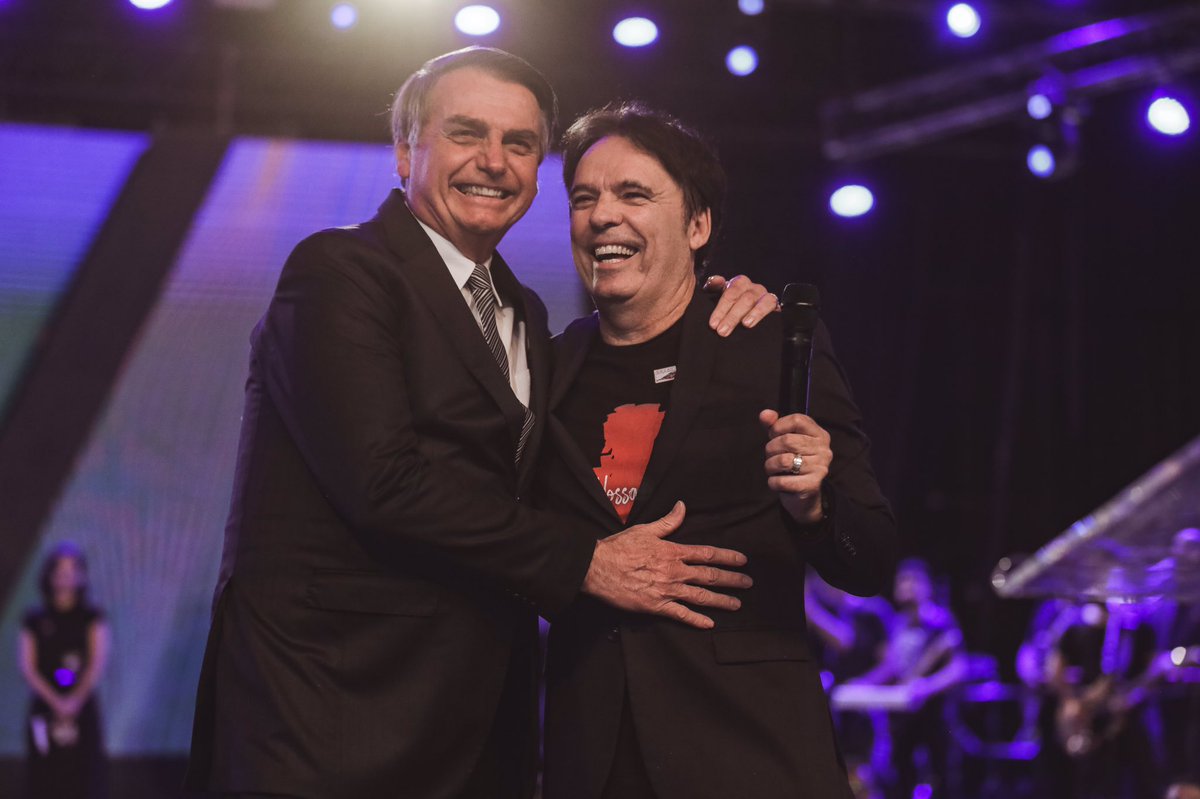 BispoRodovalho's tweet photo. Recebemos hoje a presença ilustre do nosso presidente @jairmessiasbolsonaro na @celebracaosntoficial aqui em Brasília. Uma honra para nós recebê-lo em nossa casa e orarmos pela vida desse homem que foi livrado da morte por Deus. #deusacimadetodos https://t.co/LStecnVjHE