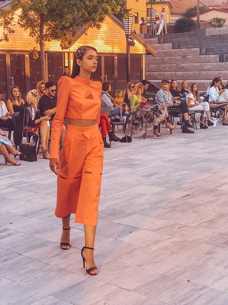 saycurls's tweet photo. Old and new discovered with designer Ramelle 💃🏼@feericfashion
#feelfeeric #feericfashionweek https://t.co/AW13N8y1Il