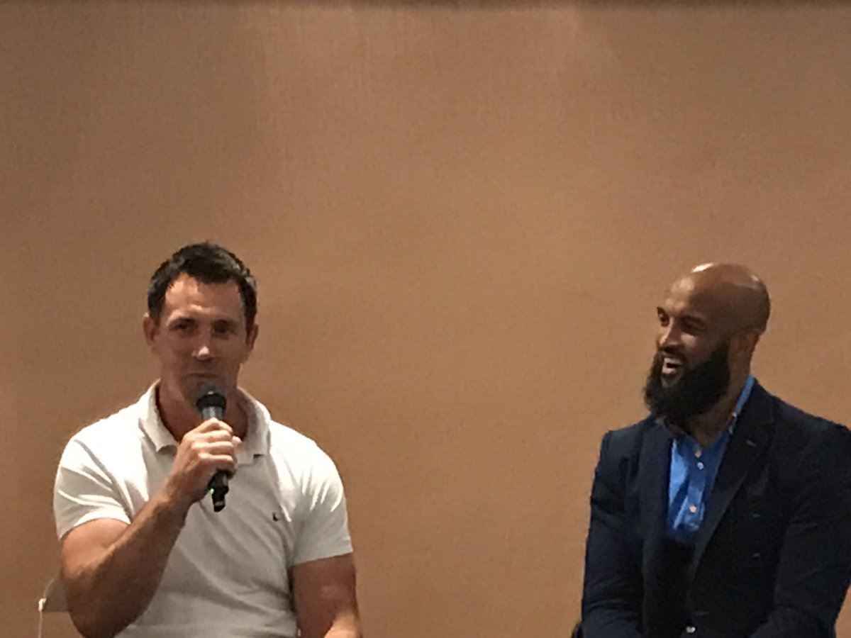 PScully13's tweet photo. Busy day today!....great to speak at @RugbyAM ‘War of the Roses’ Business Lunch with my good mate JJB👌🏼, and final team run for @England_RL Youth ahead of our 2nd Test v France tomorrow 🏉🏴🇫🇷 #1-0 #soontobe2 #letsdothis! https://t.co/WqzwfCM7Sp