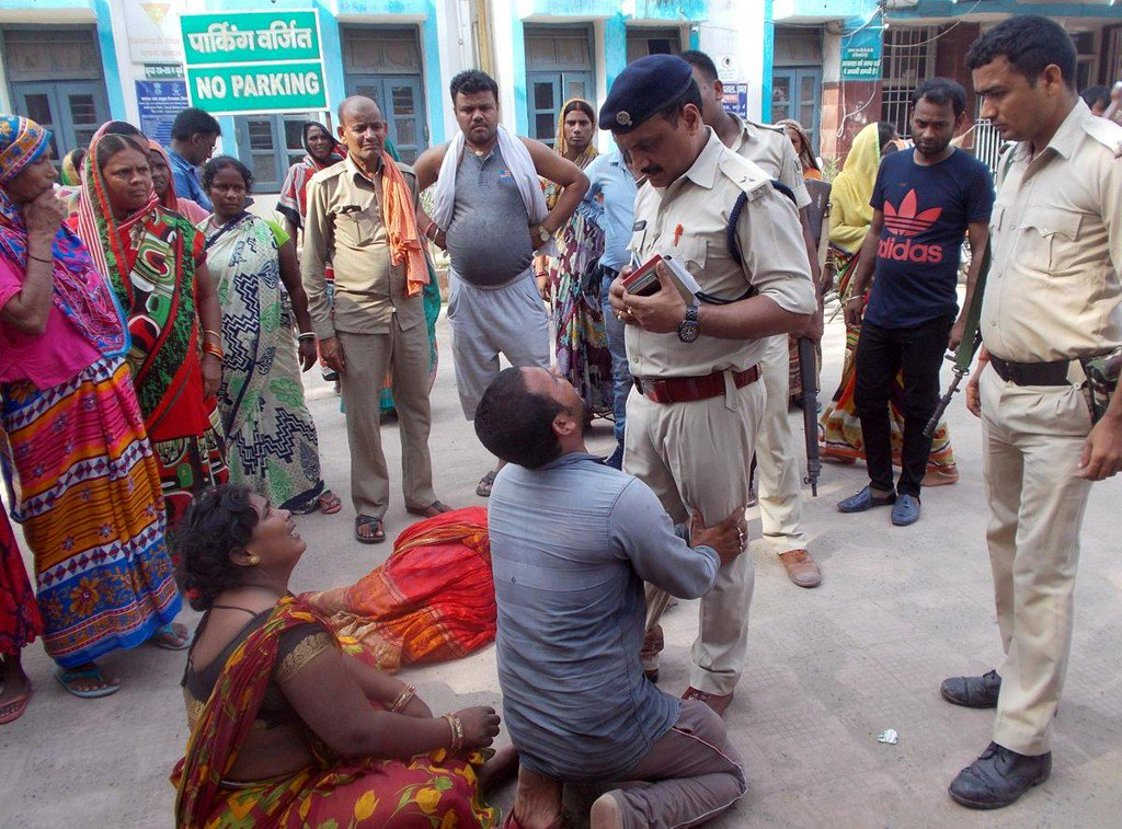 ReutersAsia's tweet photo. Mob kills three in Bihar on suspicion of cattle theft, three arrested https://t.co/xZyOzpHOZ2 https://t.co/7KVcnKHR02