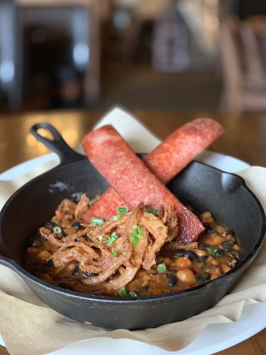 BonfireRestGrp's tweet photo. Bonfire Cast Iron Week: Sausage N’ Beans...Grilled Kielbasa • house-made baked beans • crispy onion haystacks 20% OFF all Bonfire Signature Cast Irons ends tonight #bonfirecastirons #reconnectwithbonfire #comfortfood https://t.co/FxzqAEOZJP
